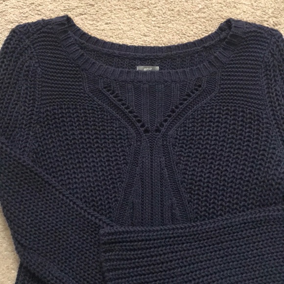 SOLD🤍 Aerie Scallop Hem Cropped Sweater 💙 - Picture 3 of 7